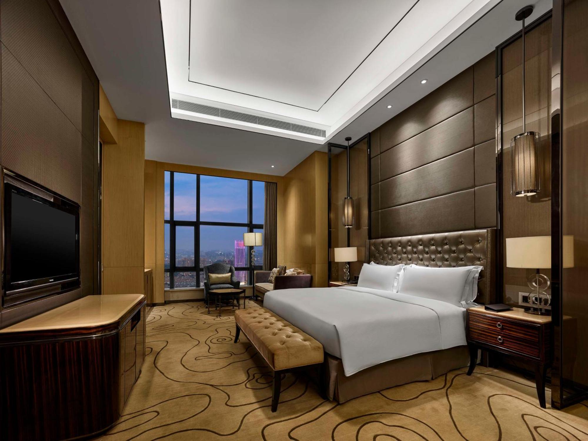 Отель Hilton Zhongshan Downtown Экстерьер фото