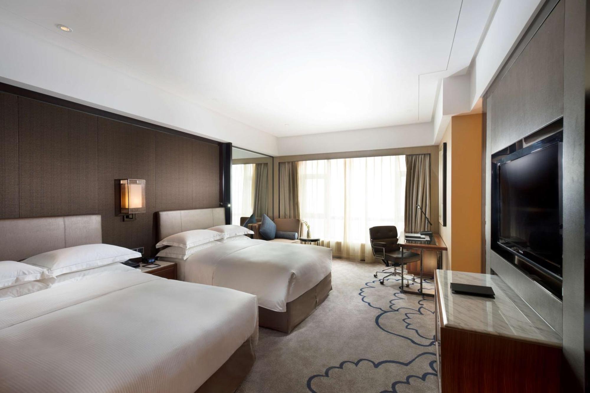 Отель Hilton Zhongshan Downtown Экстерьер фото